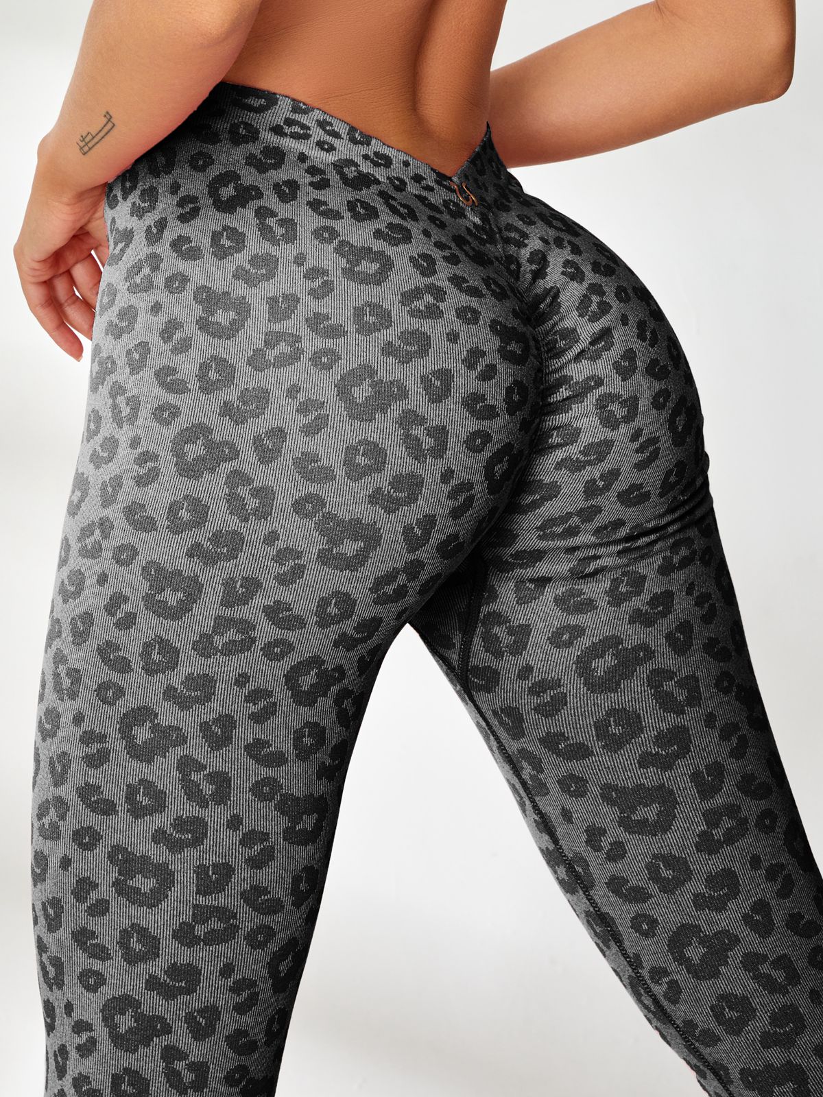 Deep V Back Leopard Print Leggings