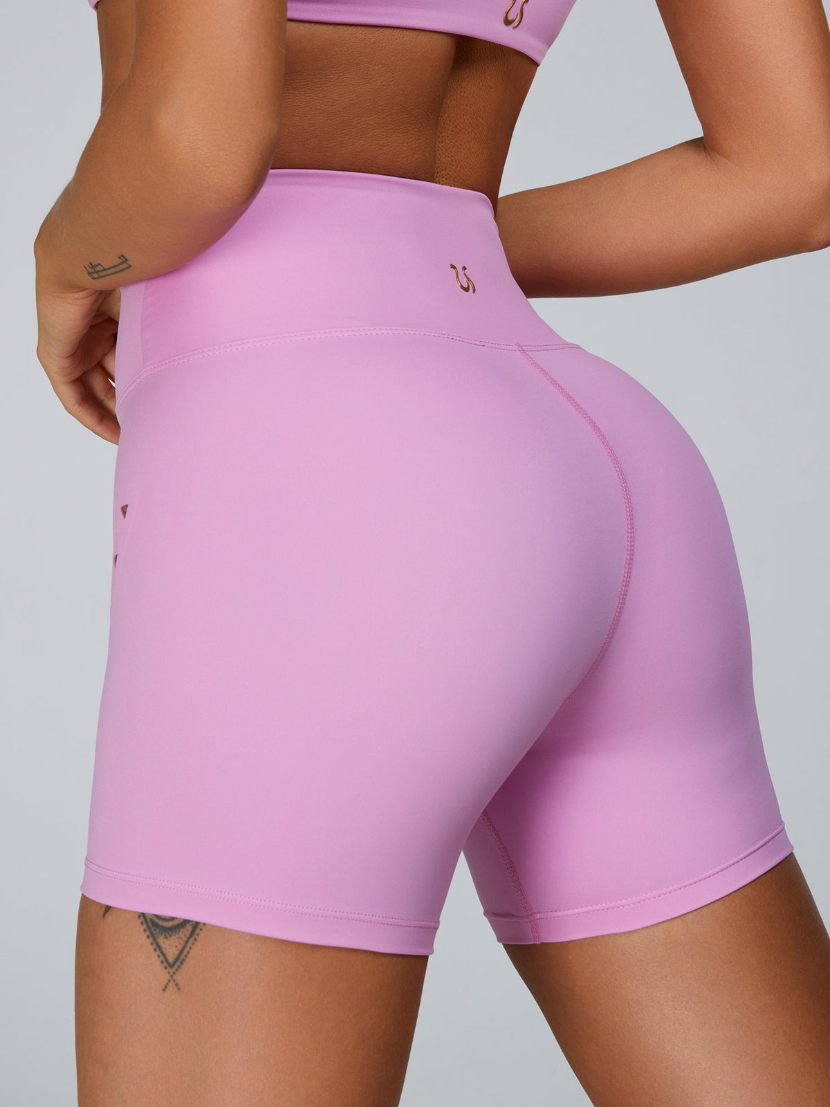 Cutout V Shape Waist Leggings